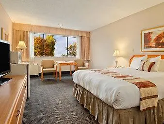 Ramada Vancouver Exhibition Park Hotel 2*,